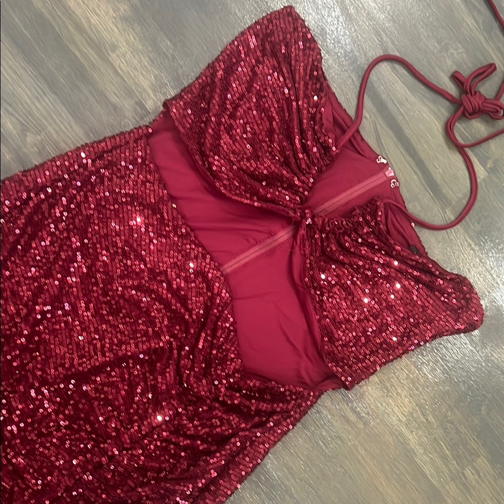 BLANC Elegant Sequin Gown - Picture 1 of 9
